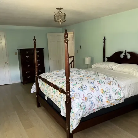 Colonial House with Long Lake access!