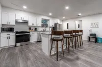 The University-2 bed/2bath-straightshot to Tech - 4성급