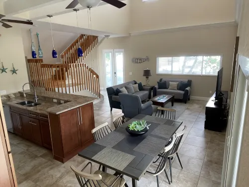 Villa Rozafa Cozy,spacious,walking distance from downtown white sandy beach. - 무료 와이파이
