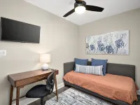 2 Bedroom Pet Friendly Apt w/ full kitchen; Private fenced Backyard; Great Wifi - Wifi