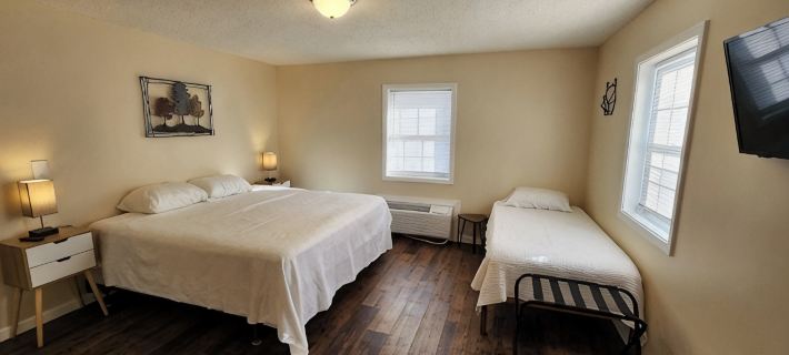 The Bear Den Hatfield-McCoy Trails Hotels in Mercer County