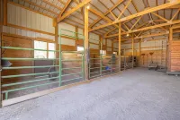 Beautiful home on 5 acres with horse barn in the scenic Black Hills! - Homestays
