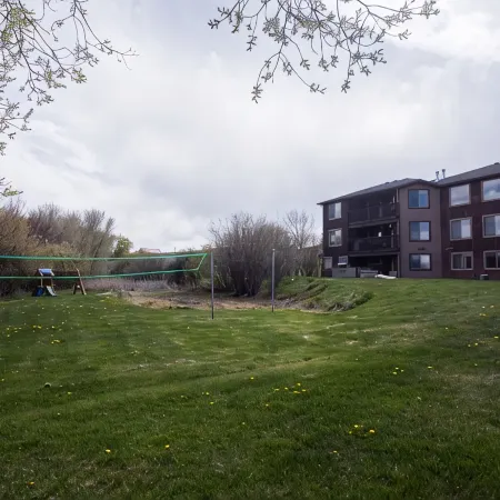 Newly Renovated Spacious Home, Hot Tub. Big Yard. Great Off-Season Pricing!
