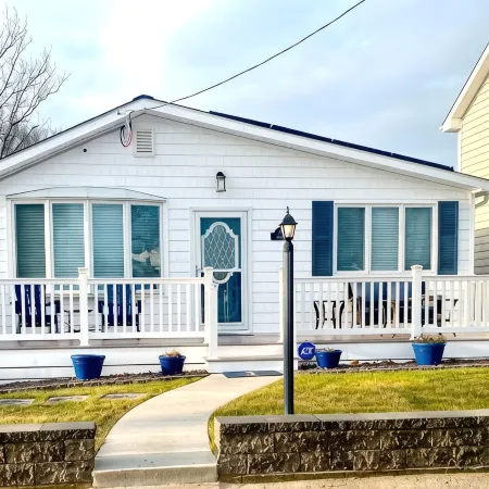 Pool Swim Spa-Hot Tub!  300 Feet to Secluded Beach!  Kayaks!! Bayshore Getaway!