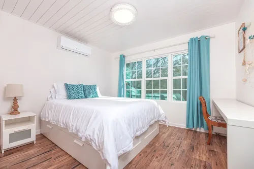 Enjoy our speakeasy at our 2 bedroom cottage! - Homestays