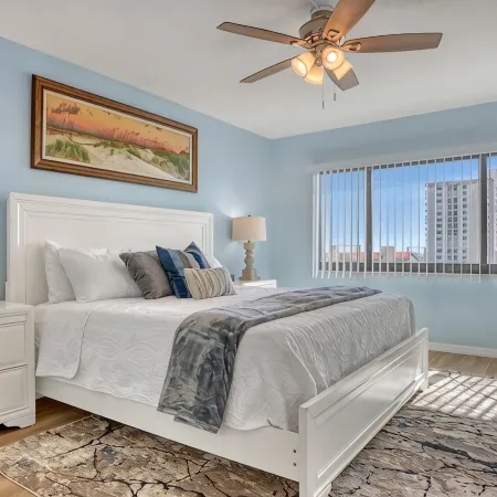 Stylish w/ Ocean View and 2 Balconies, Heated Pool, Centrally Located