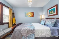 Tremont  1BR  Pet Friendly, Private w/dedicated workspace and soaking tub! - Condos