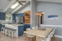 Beautiful conveniently located 2-bedroom ocean view home in Kailua-Kona. - 3-Star