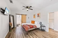 Boho Bungalow - 30ft pool & minutes from festivals - สระว่ายน้ำส่วนตัว