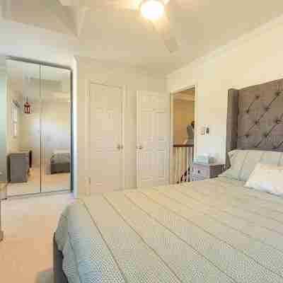 Peaceful Spacious Home with Theater. Family Friendly, Centrally located Rooms