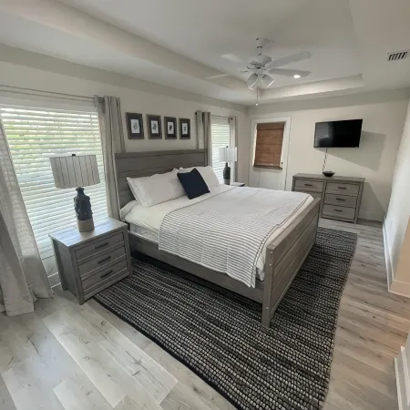 Beach Paradise. Heated Private Pool and Spa. Close to the Beach!