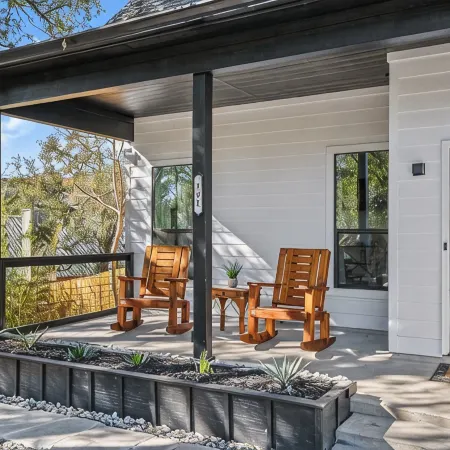 4Br Sleeps 12 - Hottub Firepit - 1 Mile to Lake & River!