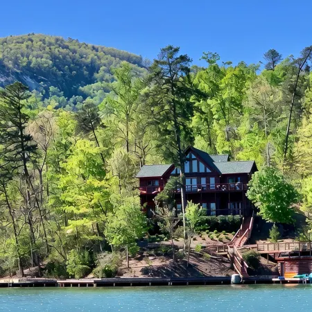 Amazing LAKE FRONT Log Cabin