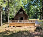 HOT TUB! Nature Delight! 2 Acre Cabin Hot Tub- Creek & Dog Friendly Fast WIFI! - 3 stjerner