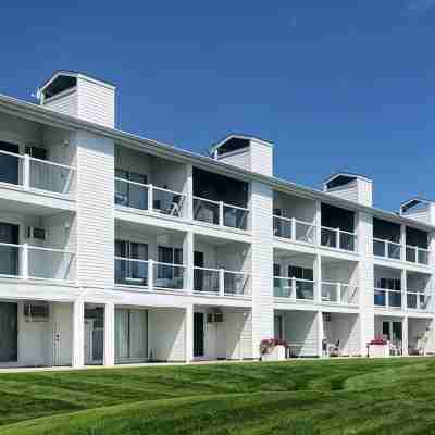 Waterfront Setting w/ Top-Floor Views Overlooking Lake Charlevoix Hotel Exterior