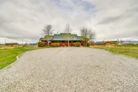 Cody retreat with a view and hot tub - 4-Star