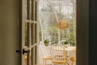 "Lisette's on Long Hill", cozy with boho charm - 3-Star
