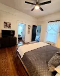 Remodeled Modern Farmhouse on acreage near ALL area attractions!!! - 4-Star