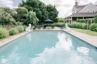 Adorable guest house with saltwater pool and spa with views close to beach - Pools
