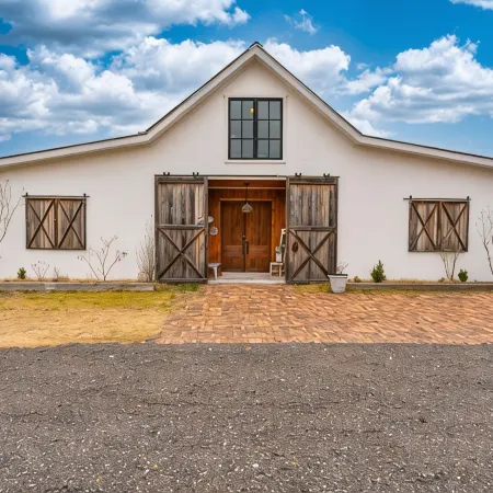 Luxury Barnhouse with 🔥HEATED🔥 Pool