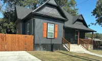 The Mustard Seed Cottage-Charming 3-BR Craftsman conveniently located downtown! - 4-Star