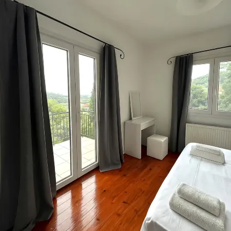 Live the Summer Dream at Gaios Cozy Retreat