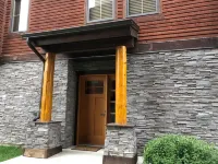 Large Big Sky Condo, sleeps 12-14. Close to Yellowstone and world class skiing! - Wifi
