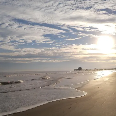 1 Block to THE MOTHER SEA. Super easy and quick walk.