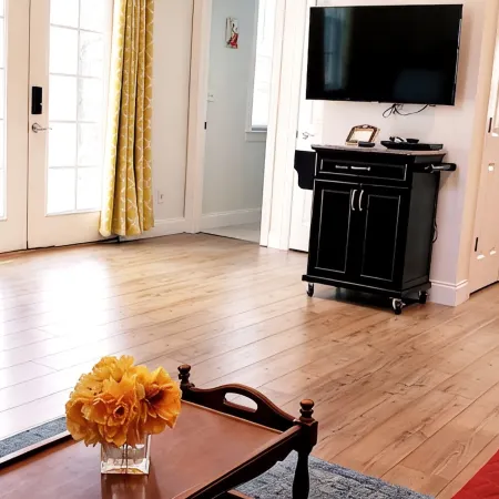 High Meadows Cottage on 16 Acres property, No Pet Fee