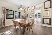 Cherry Ave Cottage Close to Downtown, Skiing, and More - Boutique