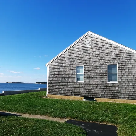 Beach front Cottage, close to downtown - Private Beach and Great Water views