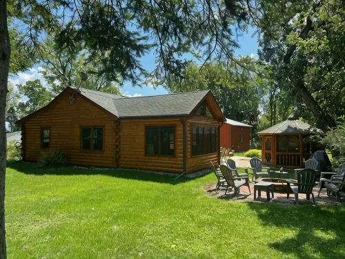 Cozy Log Home - Homestays