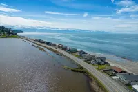 Oceanfront Escape w/ Hot Tub - 4-Star