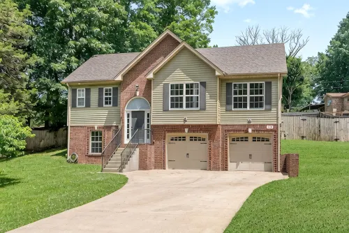 Spacious 4-bedroom House near Downtown Clarksville - บูติค