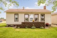 Charming/Cozy 2 BR 1 Bath steps from downtown. - Wi-Fi