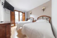 Hostal SIN Recep24H Puerta de la Villa - Pet Friendly & Restaurante - 2-Star