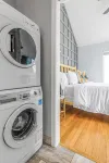 Cozy Queen, Private Bathroom and Entryway - Apartments