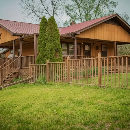 Cabin in the heart of the Ozark National Scenic Riverway! Hoteles en Condado de Shannon