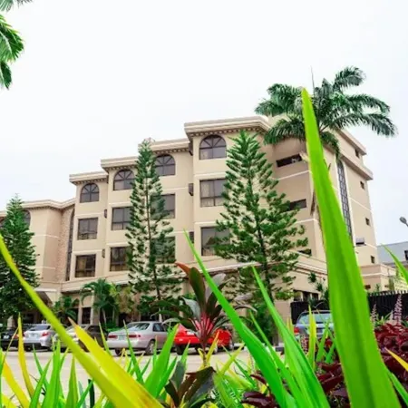 Dees Hotels, Apartments and Suites