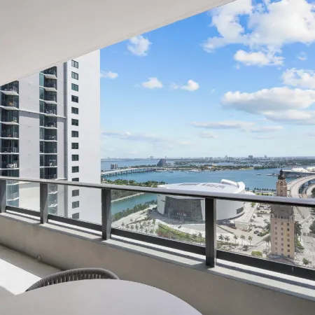 Stylish Apartments with Partial Ocean Views in Downtown