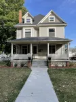 Ada’s Guesthouse- historic home close to lake, shopping, parks, trails, BVU - واي فاي