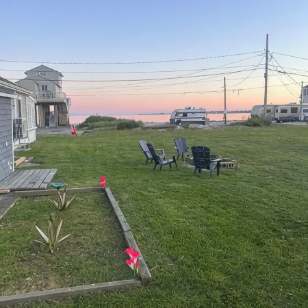 Beach Lovers Paradise! Cozy 3 bedroom home steps from the beach.