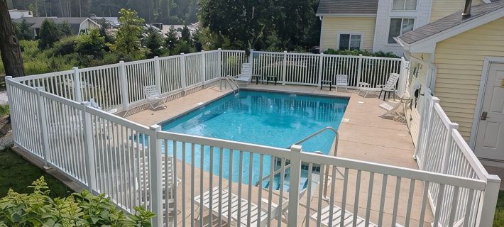 3 bed/3.5 bath Fish Creek condo that sleeps 10; walking distance to beach/parks Hotels in Gibraltar