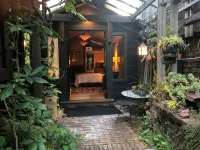 Beautiful and Lush Hidden Wisteria Getaway - 3-Star
