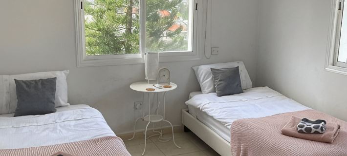 Spacious Villa with stunning views over the Ocean with pool heating available. Hotels in Peyia