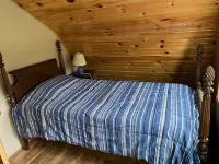 Lovely Cottage with Lakeside Patio & Dock - 2-Sterne