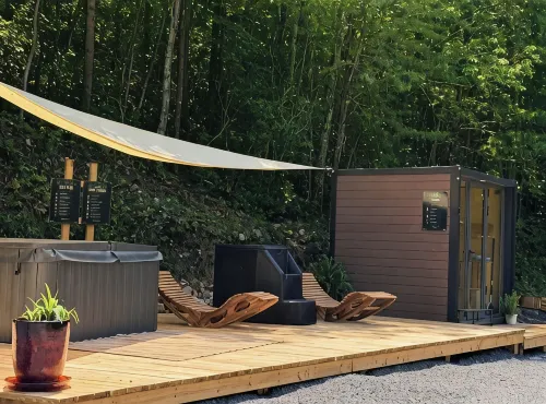 Moonshine Cabin tucked away on the Mountain,Great Location with private Hot Tub! - balcon