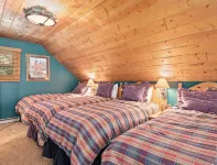 Water Front Updated Cabin Close to Estes Park New Hot Tub 3 Private Acres - Chalets
