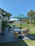 Mid-Century 2-Bedroom Charm - Beach, Pets, Fenced Yard in Fabulous Venice - 4 ดาว