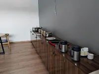Treetops Inn - Hostels